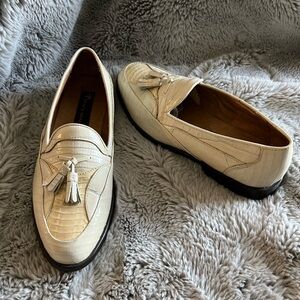 Stacy Adams Cream Loafers with Tassels